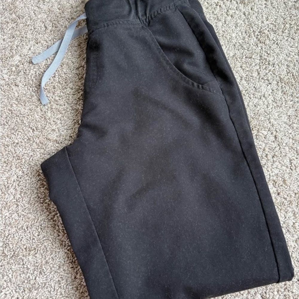 Black Figs Jogger Scrubs x2